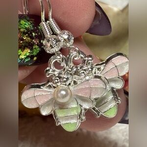 2/20 sweet bee earrings/pastel colors! Fun cool earrings